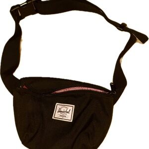 Herschel Supply Co. Fourteen 1L Fanny
Pack Waist Hip Pack Zip Black